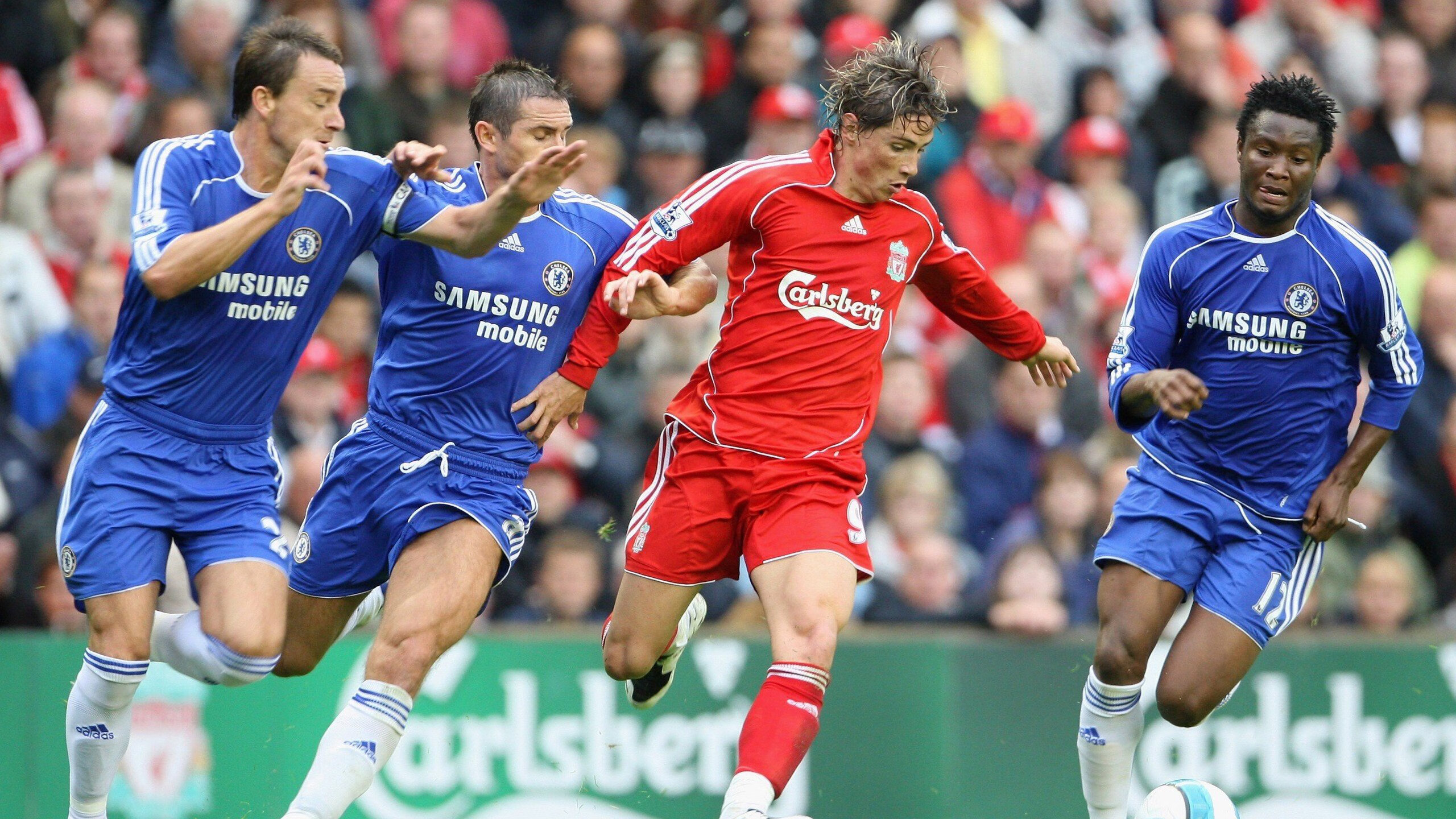 “腰旗式美式橄榄球：东部新区赛场首次亮相”